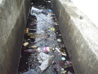 Drainase Jalan Jamin Ginting Medan Penuh Sampah